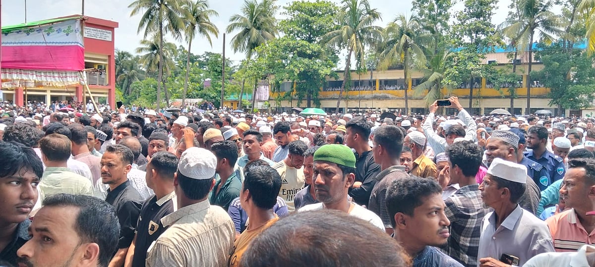 বেঁচে থাকা সহোদর পড়ালেন ৪ ভাইয়ের জানাজা, মৃত্যুর এক সপ্তাহ পর জানানো হলো মাকে