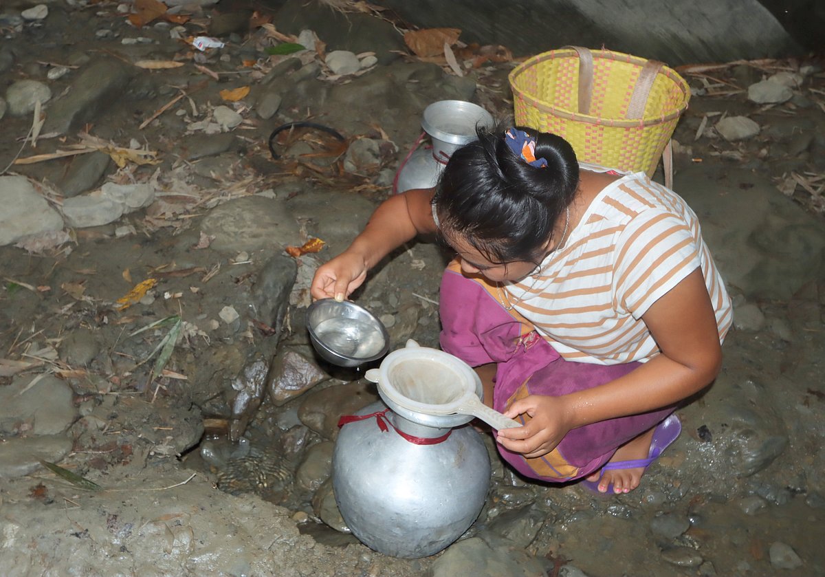 তৃষ্ণার্ত পাহাড়ে,শুকনো ঝিরি