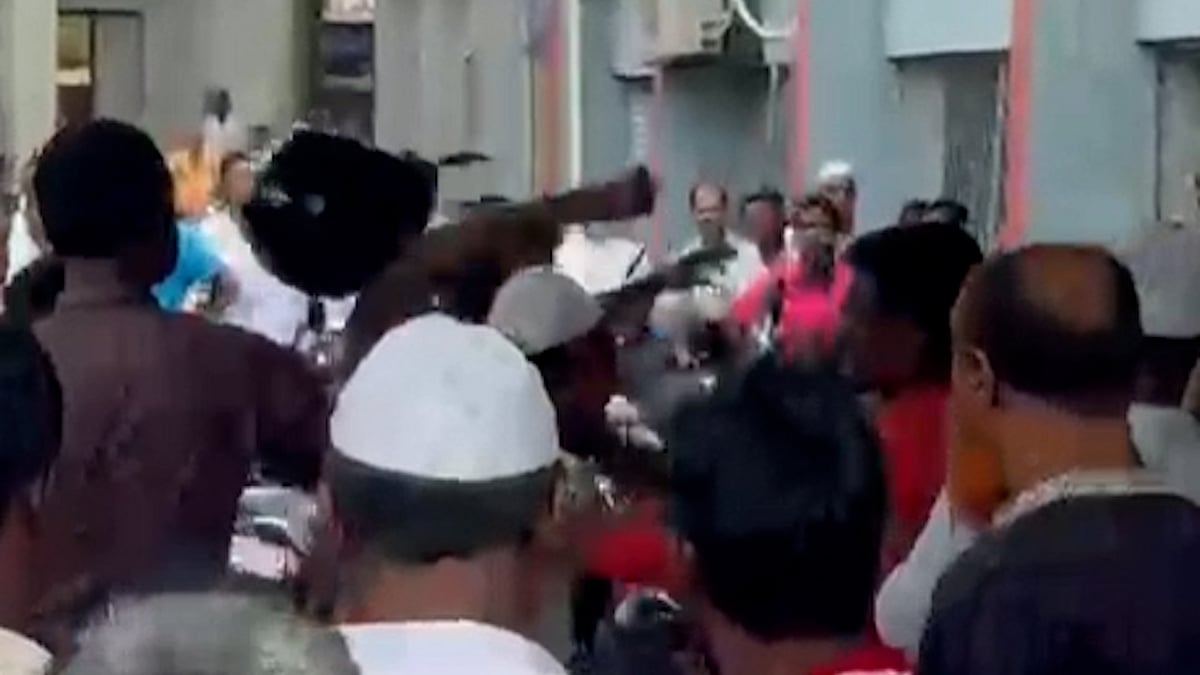 পশুর হাট ইজারা নিয়ে বিএনপি–জামায়াত সংঘর্ষ