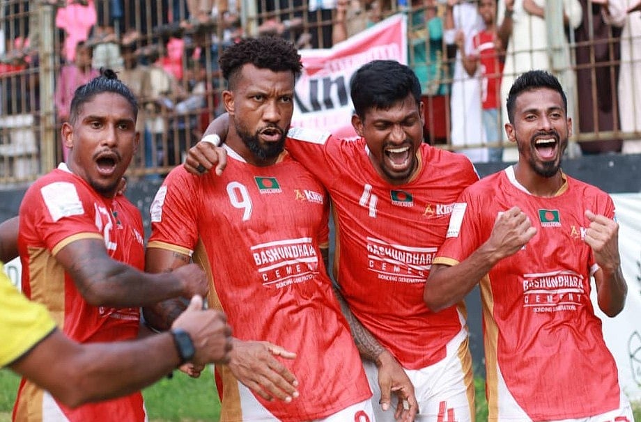 দুবার পিছিয়েও মোহামেডানকে হারিয়ে হ্যাটট্রিক শিরোপা কিংসের