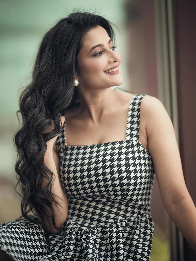 হাউন্ডস টুথ প্রিন্টও হতে পারে সামার লুক 