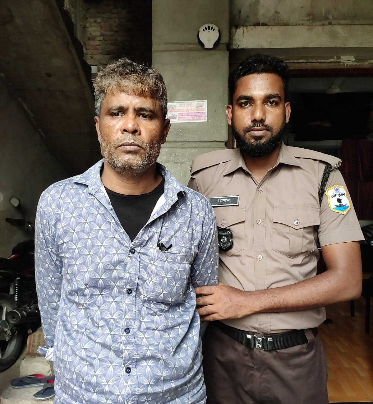 ডাকাতি মামলার আসামি গ্রেপ্তার, ধাক্কা দিয়ে পালানোর চেষ্টা, অতিরিক্ত পুলিশ সুপার আহত
