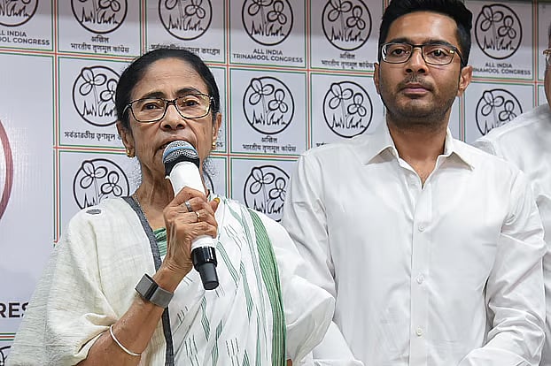 পশ্চিমবঙ্গের ফলতায় ভোটগ্রহণ সম্পন্ন, আদালতের অনুমতি ছাড়া অভিষেকের দেশ ছাড়ায় নিষেধাজ্ঞা