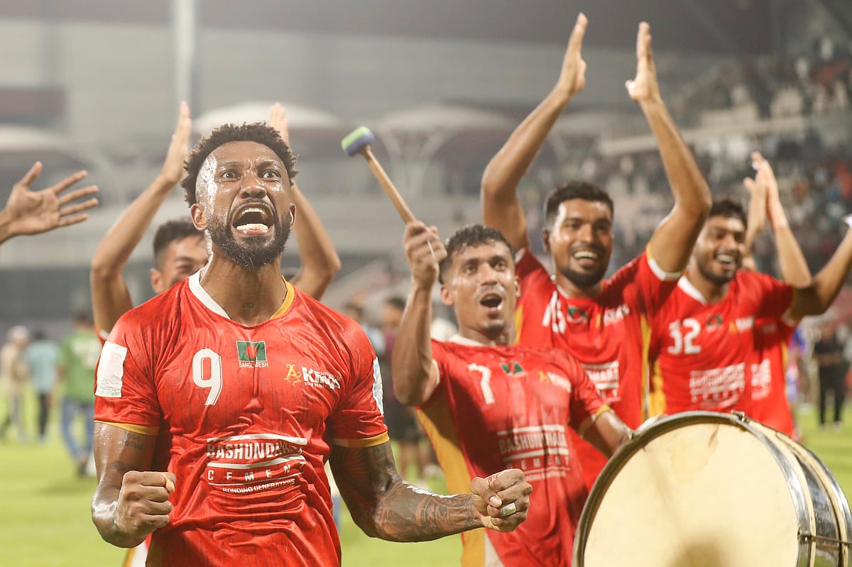 চ্যাম্পিয়ন হয়েও পদক মঞ্চে কেন যাননি কিংসের ফুটবলাররা