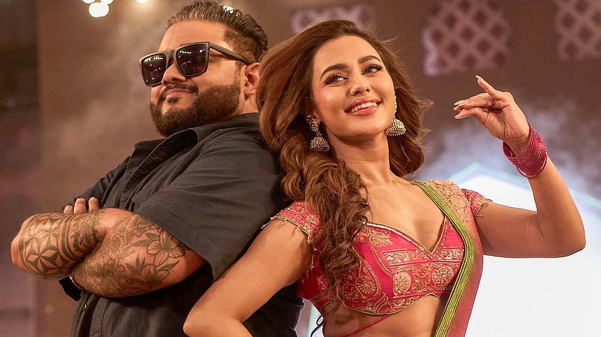 ‘পটাকা’র পর ফারিয়ার নতুন চমক, সঙ্গে ফুয়াদ