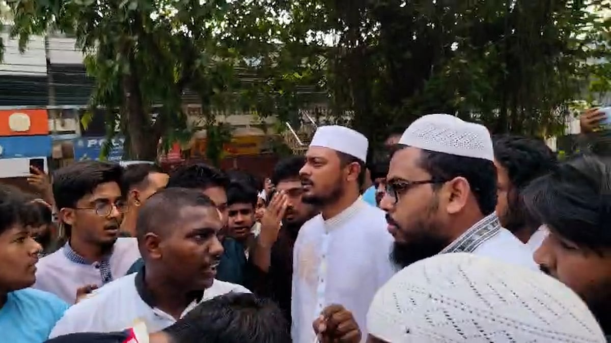 ঝিনাইদহে এনসিপির কর্মসূচিতে নাসীরুদ্দীন পাটওয়ারীর ওপর ডিম নিক্ষেপ
