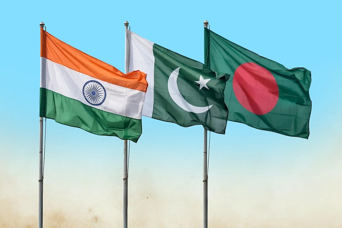 বাংলাদেশ নিয়ে ভারত-পাকিস্তানের ‘ঠান্ডা যুদ্ধে’ কে এগিয়ে
