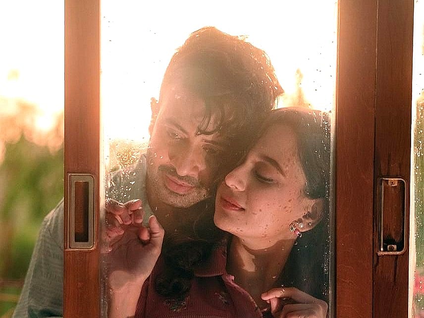 শাকিবের সঙ্গে রোমান্টিক ছবি দিয়ে সাবিলার মন্তব্য, ‘আগুন শুধুই মীরার’