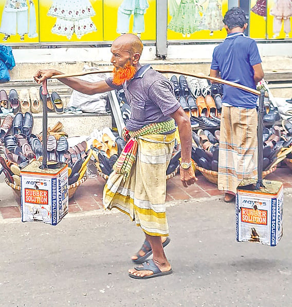 ‘কাম কইরা খাই, চুরি করলে ইজ্জত যাইব’