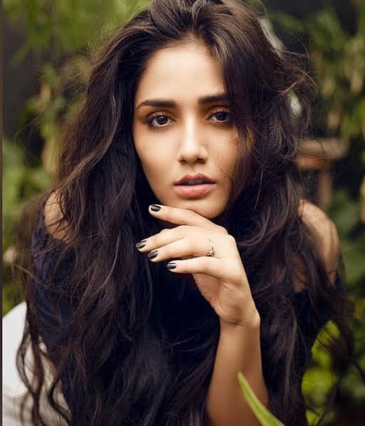 যৌতুকের জন্য হত্যা নাকি আত্মহত্যা: ভারতে মডেল ও অভিনেত্রীর মৃত্যু নিয়ে এখনো রহস্য