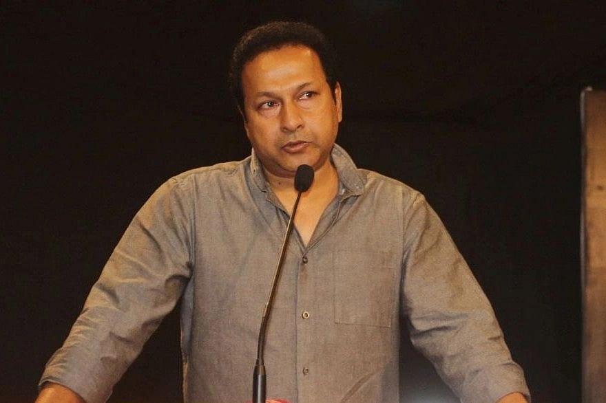 পাঁচটা ছবি করেনি, কোন ক্রেজ নেই তারাও দেখি বডিগার্ড নিয়ে ঘোরে...