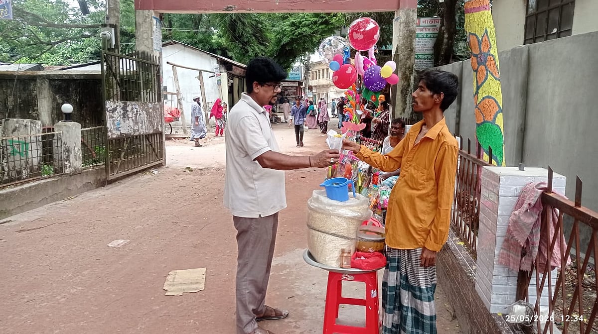 ‘গতর খাইটা সংসার চালাই, কারও কাছে হাত পাততে লজ্জা লাগে’