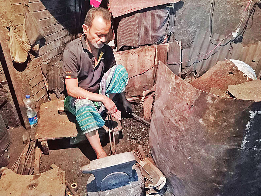 চায়না আইসা আমার ব্যবসা শ্যাষ কইরা দিছে
