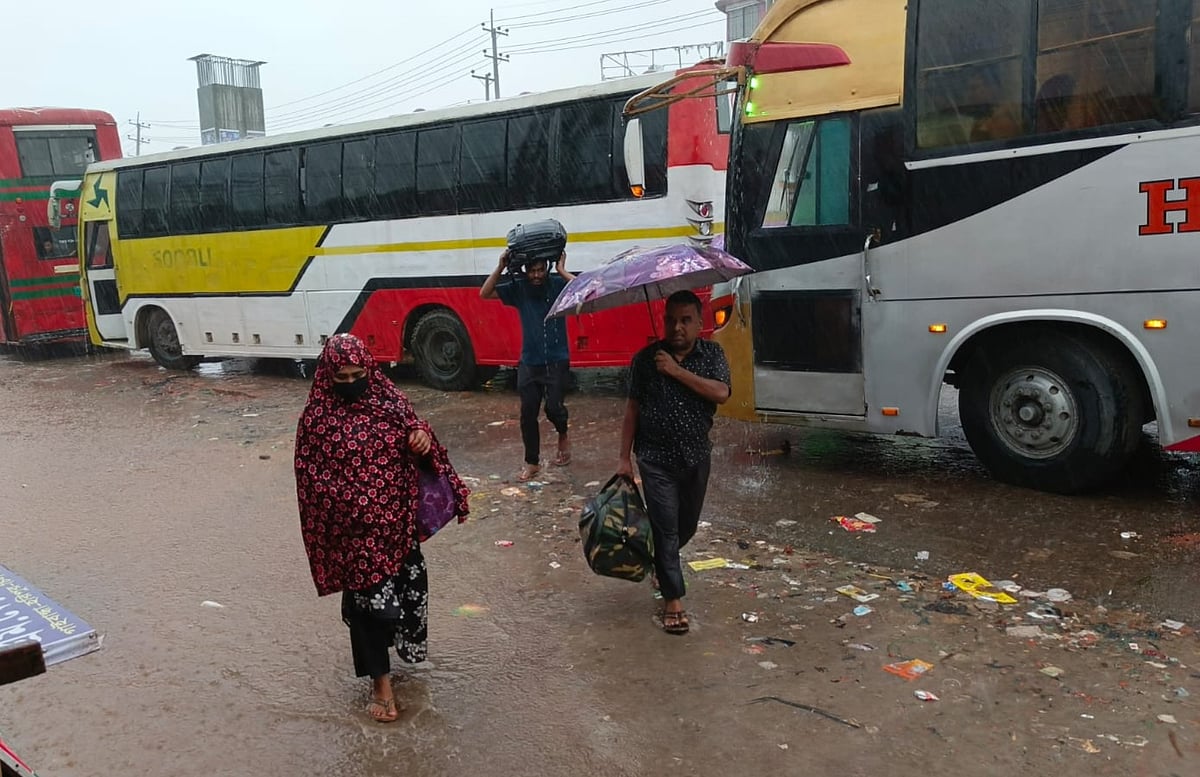 ‘হাজার কষ্ট হইলেও বাড়িতে যাওয়ার আনন্দই আলাদা’