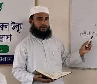বাজার থেকে বাড়ি ফিরছিলেন মাদ্রাসাশিক্ষক, উঠানে বজ্রপাতে মৃত্যু