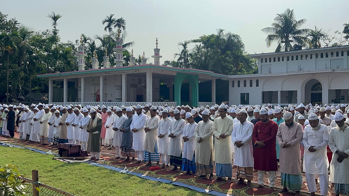 সৌদি আরবের সঙ্গে মিল রেখে চট্টগ্রামের শতাধিক গ্রামে ঈদ উদ্‌যাপন