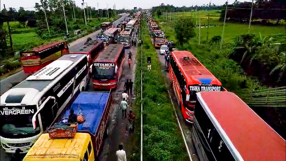 ঢাকা-টাঙ্গাইল-যমুনা সেতু মহাসড়কে তীব্র যানজট, দুর্ভোগে ঘরমুখো মানুষ