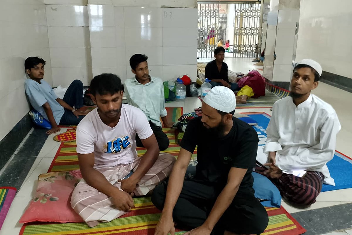 হাসপাতালের বারান্দায় কাটছে তাঁদের ঈদ