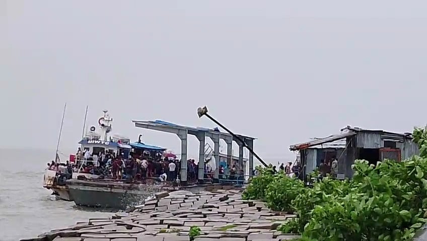 মেঘনার বুকে ঝড়ের কবলে সি-ট্রাক, অল্পের জন্য রক্ষা পেলেন পাঁচ শতাধিক যাত্রী