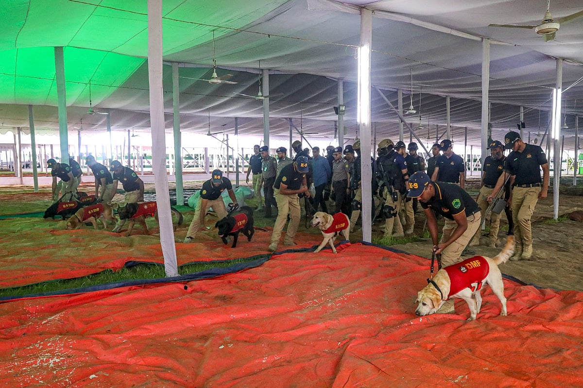 রাত পেরোলেই পবিত্র ঈদুল আজহা, প্রস্তুত জাতীয় ঈদগাহ