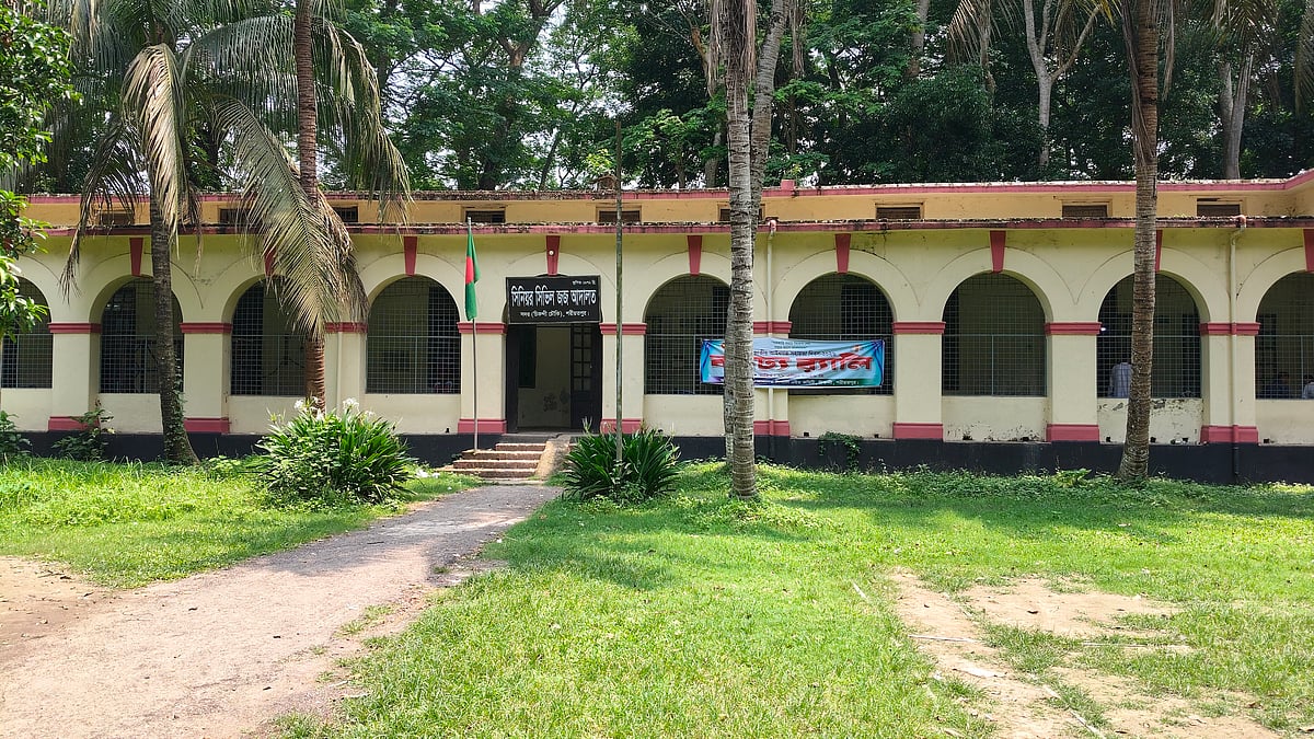 গ্রামেই কার্যক্রম চলছে দেড় শ বছরের আদালতের, বদলে গেছে চিকন্দীর জীবন