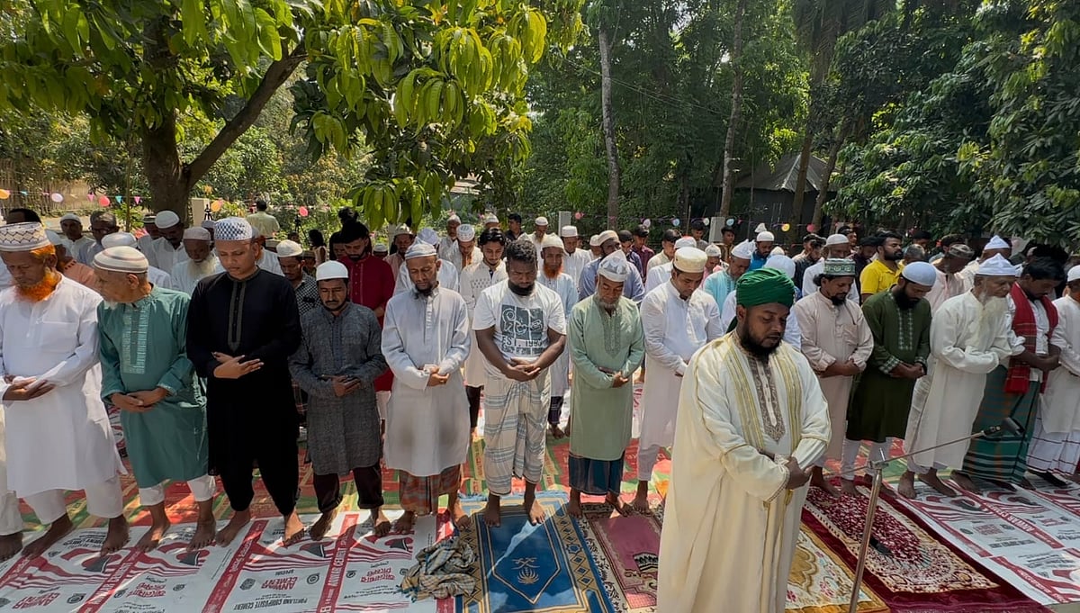 সৌদির সঙ্গে মিল রেখে দেশের বিভিন্ন এলাকায় ঈদ উদ্‌যাপন