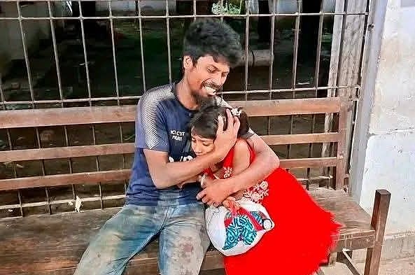 ঈদের কেনাকাটা করে বাড়ি ফিরছিল পুরো পরিবার, ট্রেনের ধাক্কায় মা-শিশুসন্তানের মৃত্যু