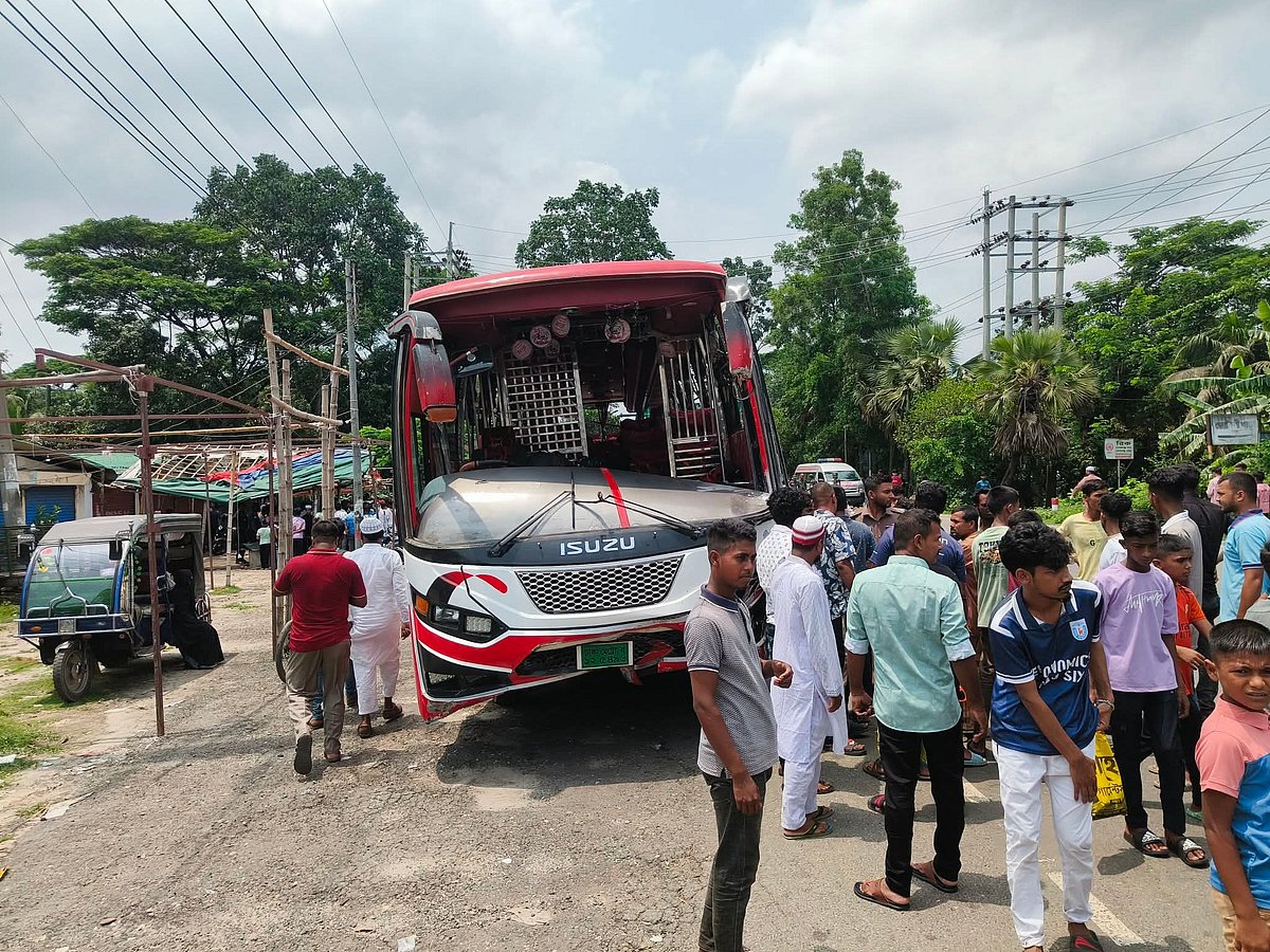 গোপালগঞ্জে বাস ও মোটরসাইকেলের সংঘর্ষে পাঁচজন নিহত