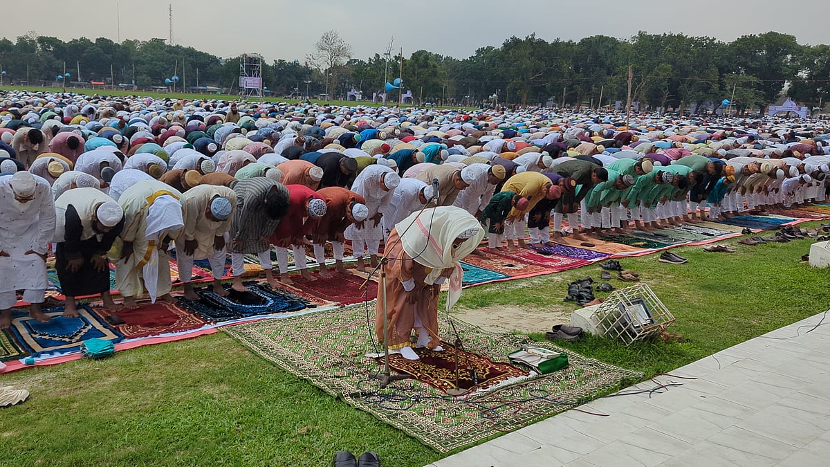 ঐতিহাসিক গোর-এ-শহীদ ময়দানে মুসল্লির ঢল, ঈদের জামাত অনুষ্ঠিত
