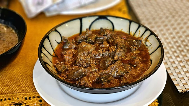 মাংসের প্রোটিন হজম শুরু হয় পাকস্থলীতে