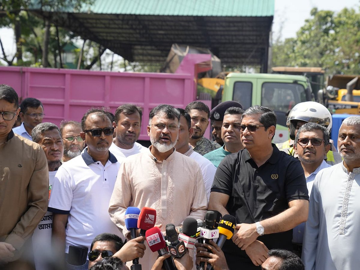 রাতের মধ্যেই পুরো নগরীর বর্জ্য সরানো সম্ভব হবে: স্থানীয় সরকার প্রতিমন্ত্রী