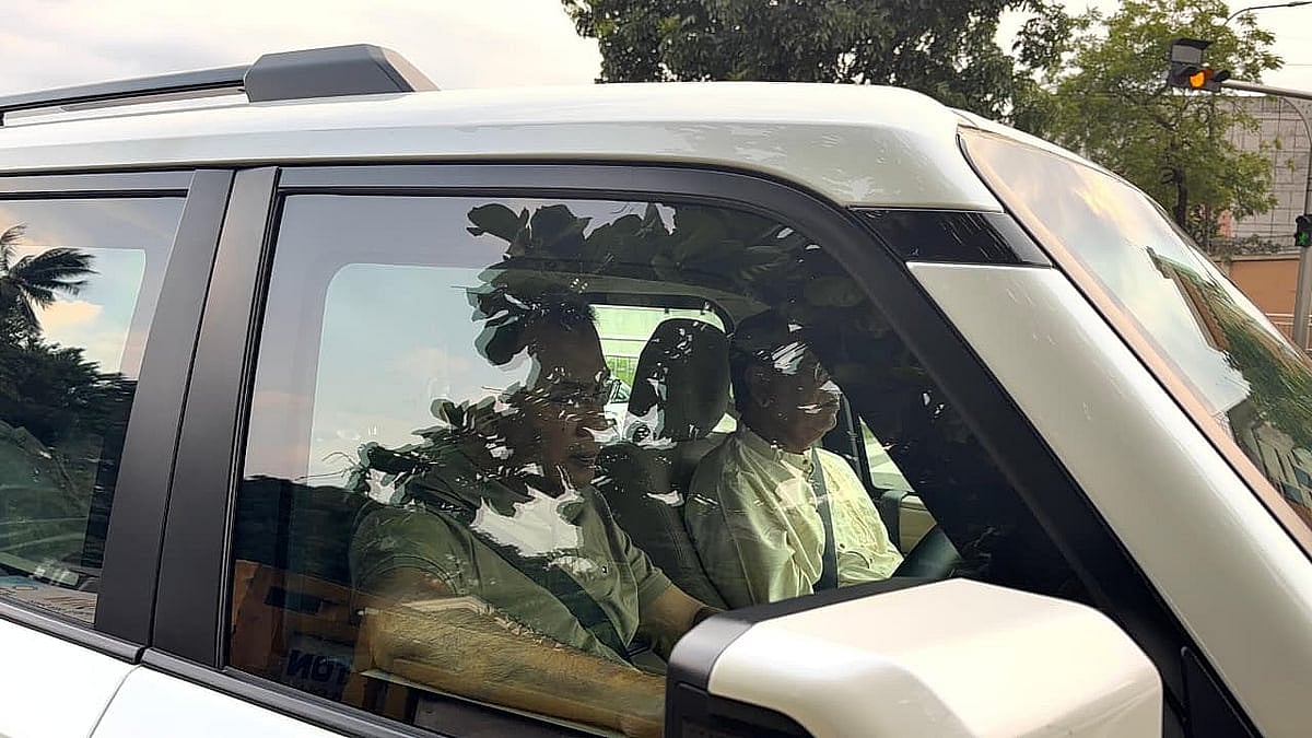 প্রধানমন্ত্রীর ঝটিকা পরিদর্শনে দুই কর্মকর্তা বরখাস্ত