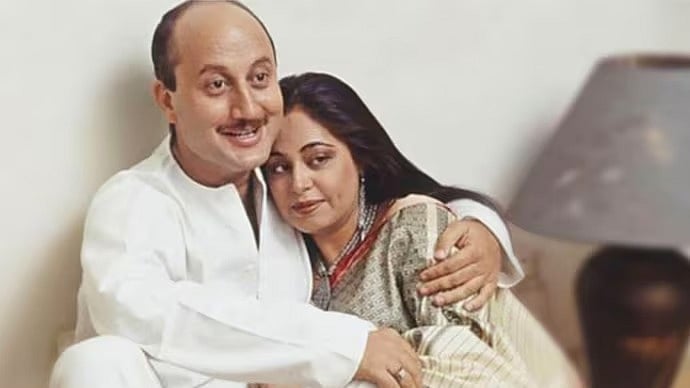 কলেজের সেই সিনিয়রের সঙ্গে ৪১ বছর পার