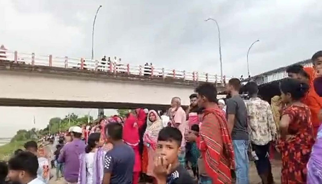 চার মাসের সন্তানকে নিয়ে নদে ঝাঁপ, মা উদ্ধার হলেও শিশু নিখোঁজ