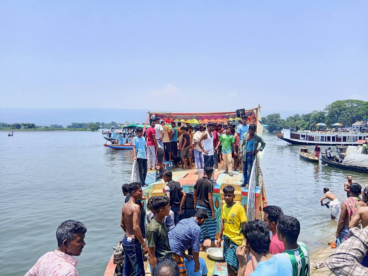 টাঙ্গুয়ার হাওরে ঘুরতে গিয়ে হাউসবোটের ছাদ থেকে পড়ে কিশোর নিখোঁজ