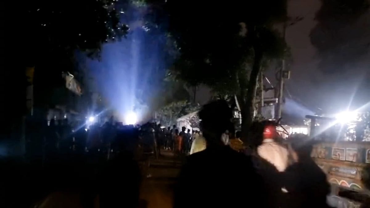 গভীর রাতে টর্চলাইটের আলোয় চার গ্রামের সংঘর্ষ, আহত অর্ধশতাধিক