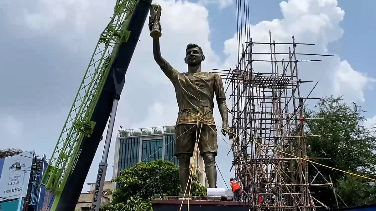 ভারতে সরিয়ে ফেলা হলো মেসির ৭০ ফুটের মূর্তি