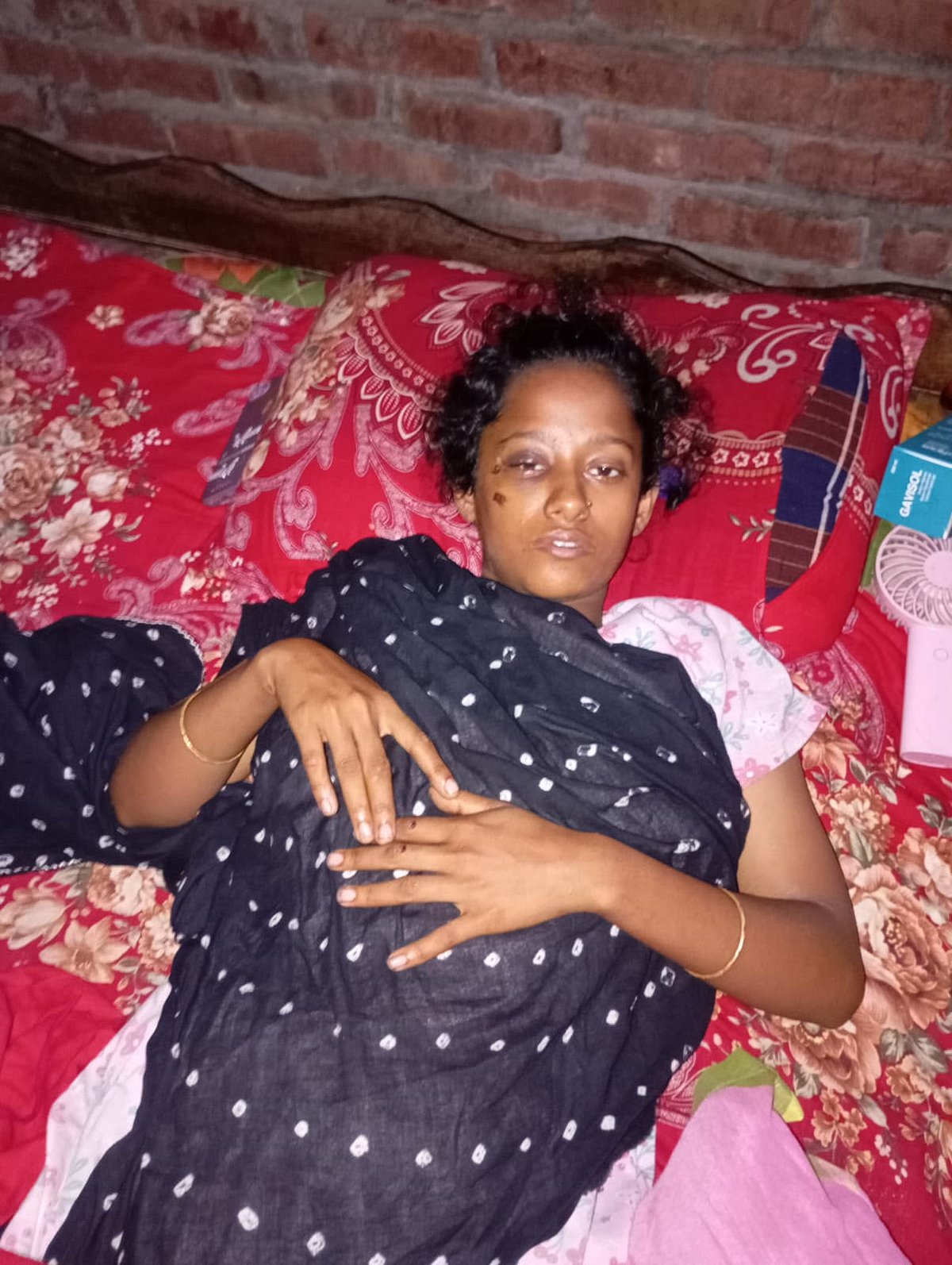 চোখের সামনে দুর্ঘটনায় স্বামীকে হারিয়েছেন বর্ষা, একমাত্র সন্তানের ভবিষ্যৎ নিয়ে দুশ্চিন্তায়