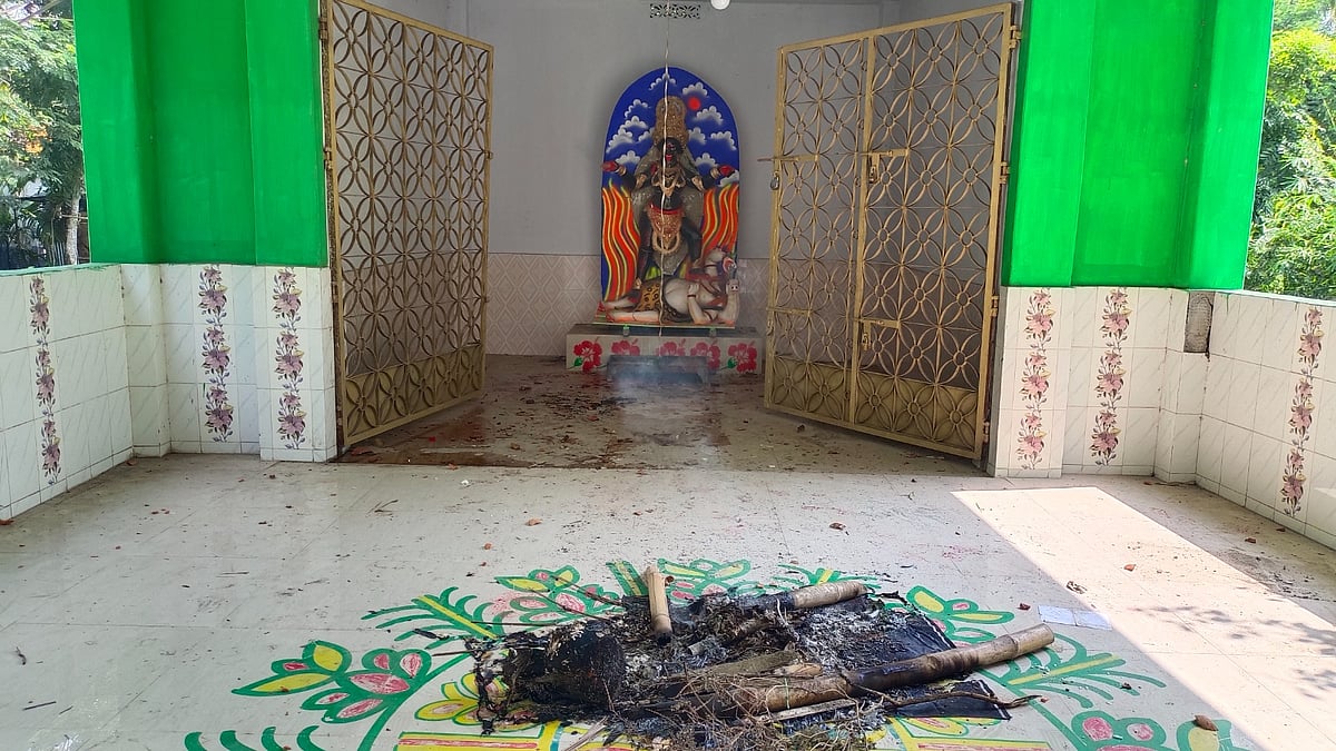 পিরোজপুর পৌর শ্মশানের কালীমন্দিরে চুরি ও অগ্নিসংযোগ