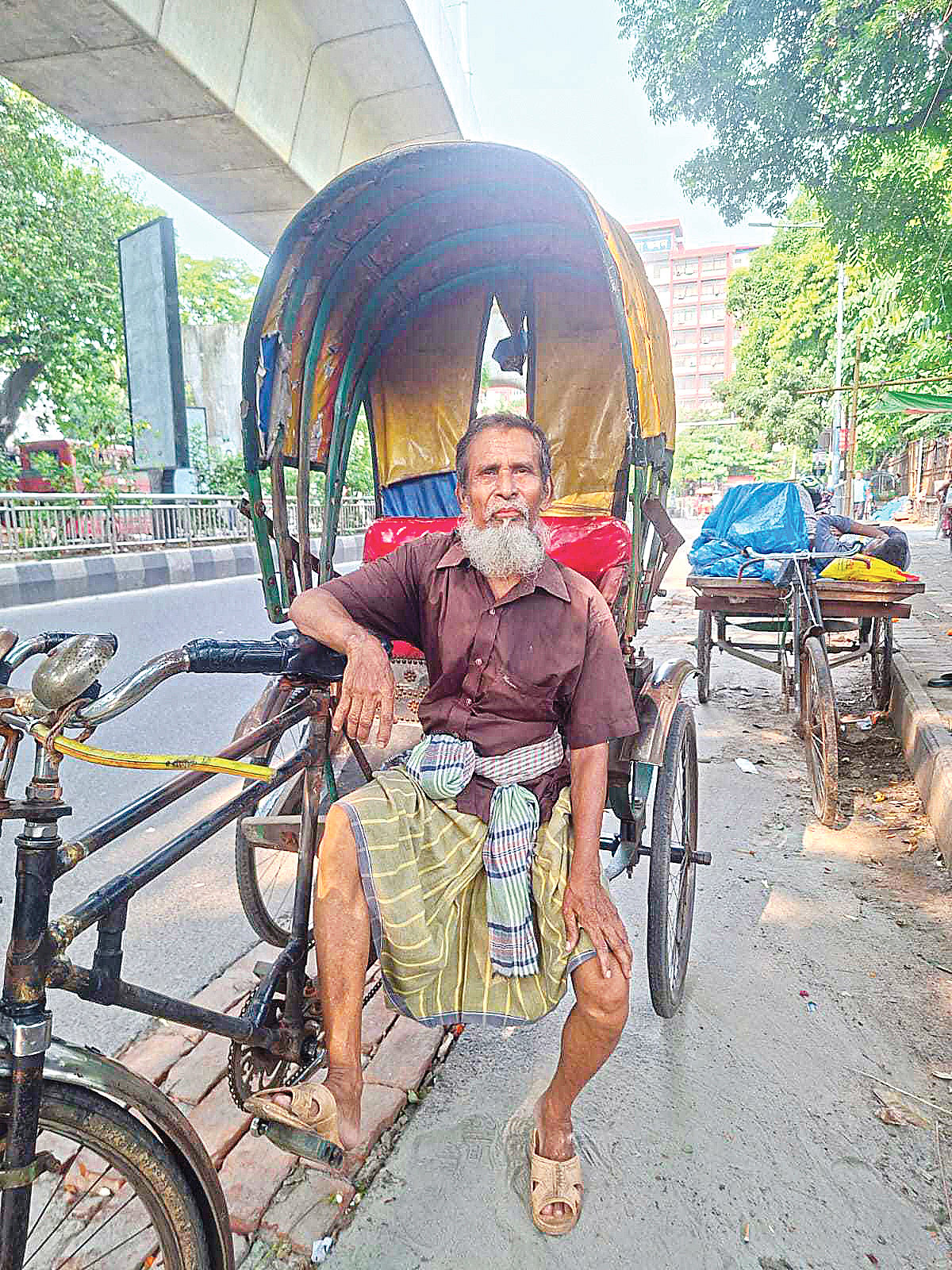 ‘সব মিলাইয়া বুইঝা শুইনা চলতে হয়’
