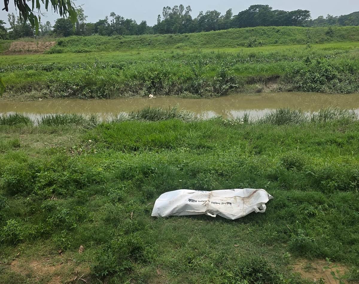 খালে ভাসছিল অর্ধগলিত লাশ, ৯৯৯-এ ফোন পেয়ে উদ্ধার করল পুলিশ