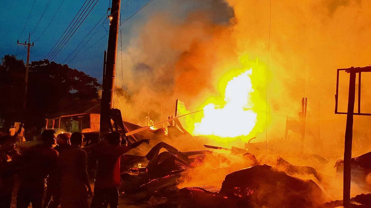 খাগড়াছড়ির গুইমারায় বাজারে আগুন, পুড়ল তেলের দোকান ও খাবার হোটেল