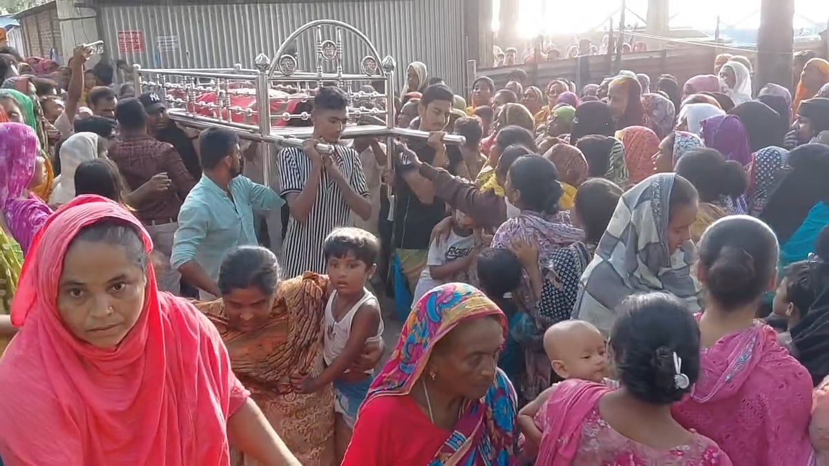 চাঁদপুরে হত্যার শিকার কিশোরের লাশ নিয়ে বিক্ষোভ