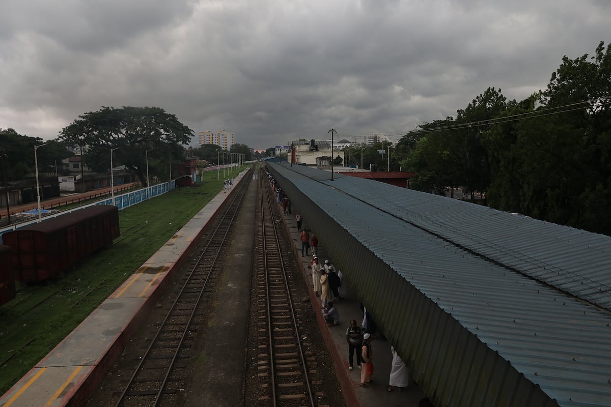 বগুড়া শহর থেকে সরিয়ে নেওয়া হচ্ছে রেললাইন