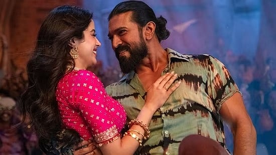 জাহ্নবীর আবেদনময়ী দৃশ্য নিয়ে বিতর্কের মধ্যেই ২০০ কোটি পার কর