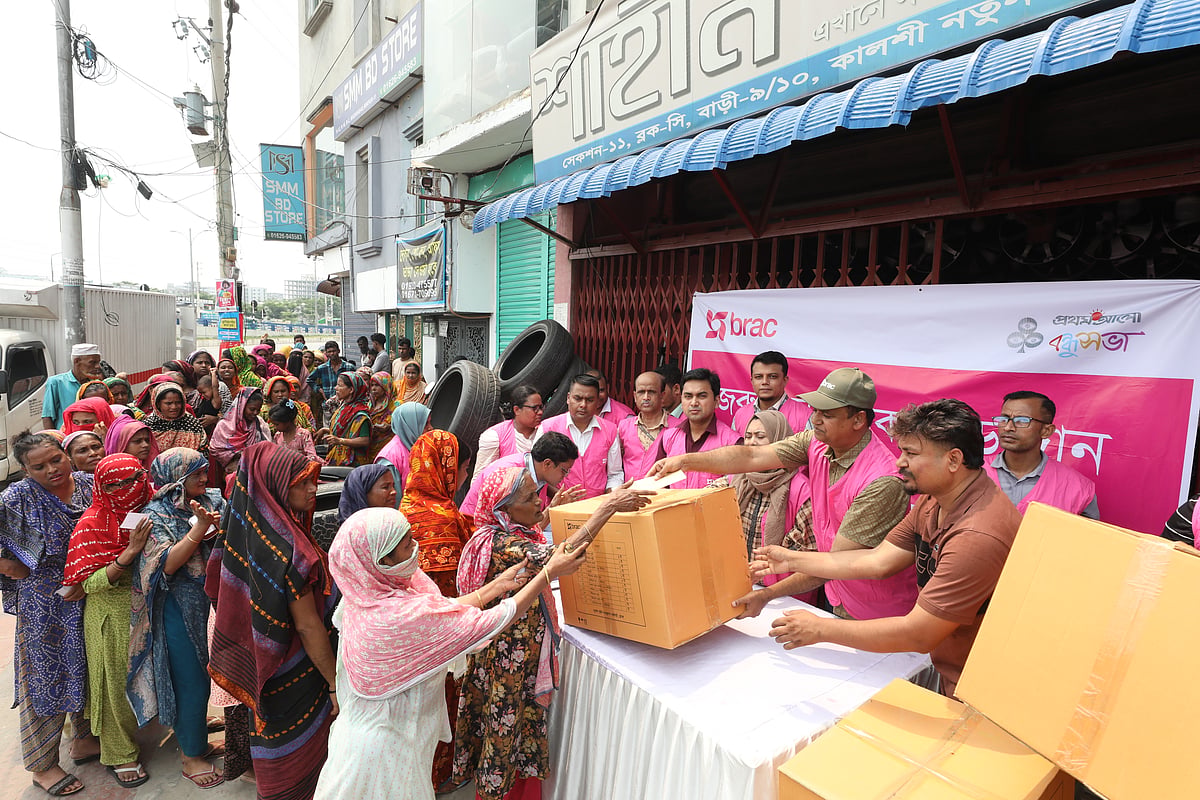 কালশীতে অগ্নিকাণ্ডে ক্ষতিগ্রস্ত ১৭০ পরিবার গৃহস্থালি সরঞ্জাম পেল