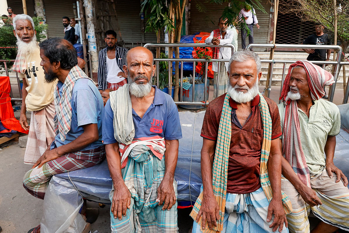 ‘শ্রমের হাটে’ কাজের খোঁজে