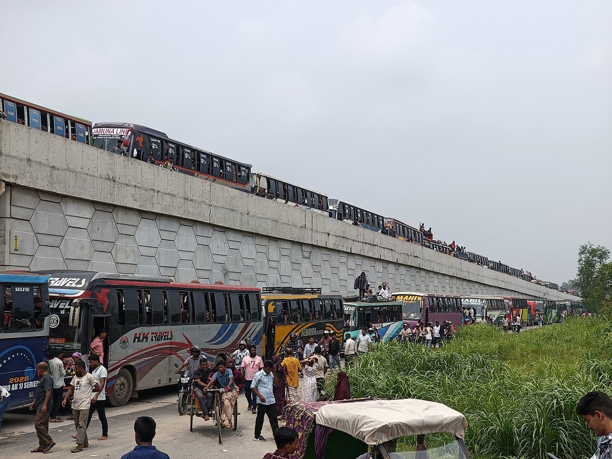 যমুনা সেতুতে গাড়ি বিকল, সিরাজগঞ্জে ৫ কিলোমিটার যানজট