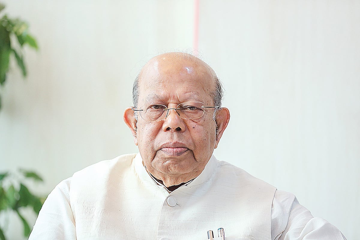 আজাদ খান, জনস্বাস্থ্যের এক আজীবন অভিযাত্রী