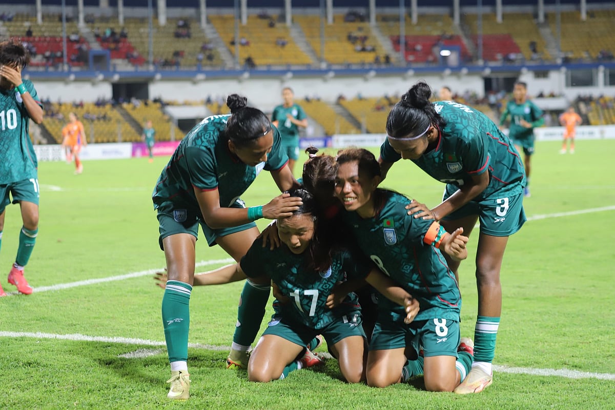 সাফ শিরোপা হারালেও মেয়েদের নিয়ে গর্বিত বাটলার